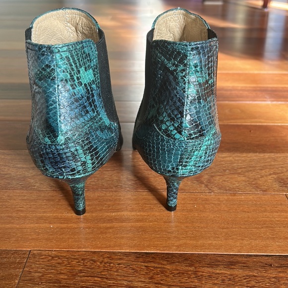 Snake print kitten heel bootie - Picture 4 of 6